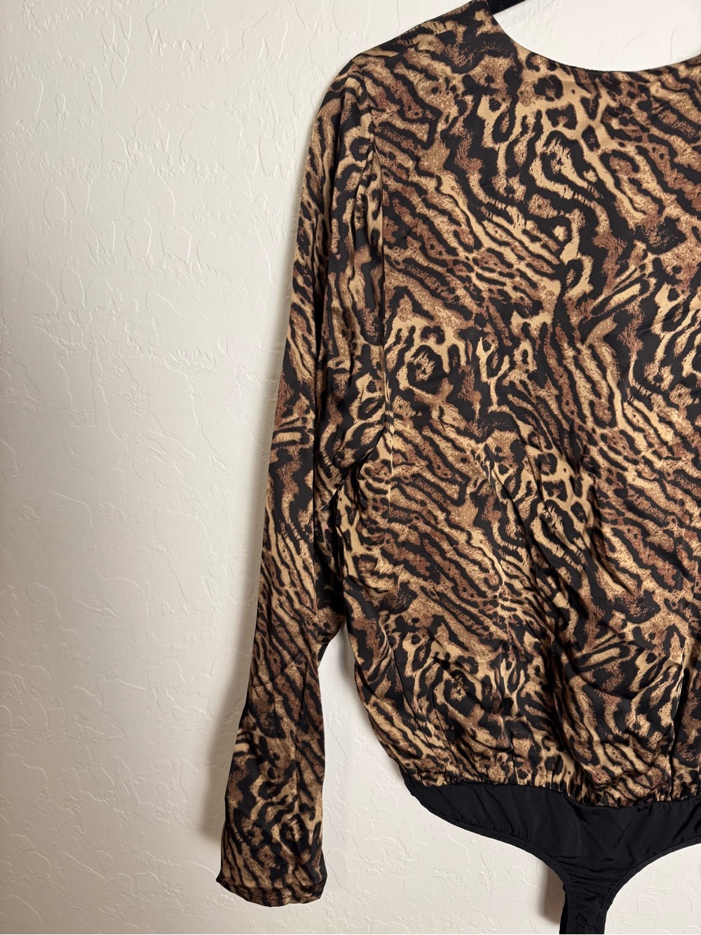 Good American Jaguar Leopard Print Satin Faux Wrap Bodysuit Long Sleeve Large 3 - Picture 9 of 12